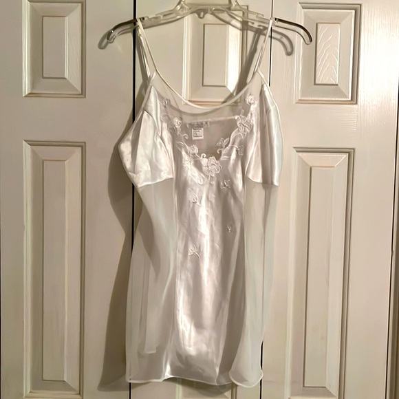 Vintage Seductive Wear by Cinema Exoile White Shear Satin Teddy. Size large. - Picture 1 of 10